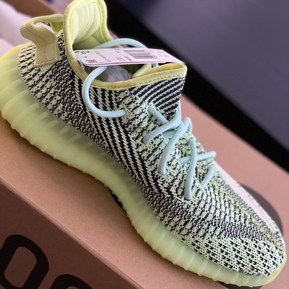 Yeezy Boost 350 v2 Brand New NEVER WORN